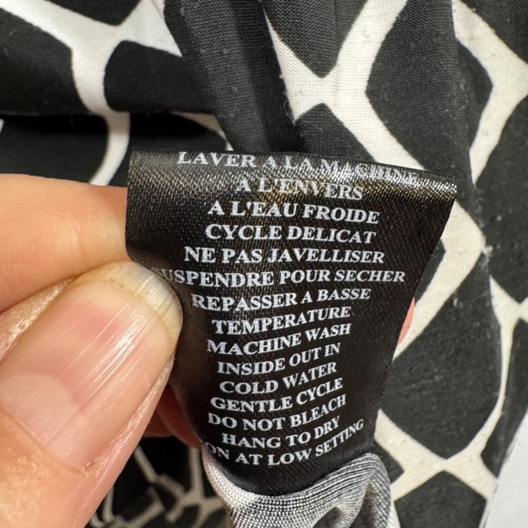 Lily Morgan Blouse Womens Size Small Geometric Black White V-Neck 1/4 Button - Picture 5 of 9